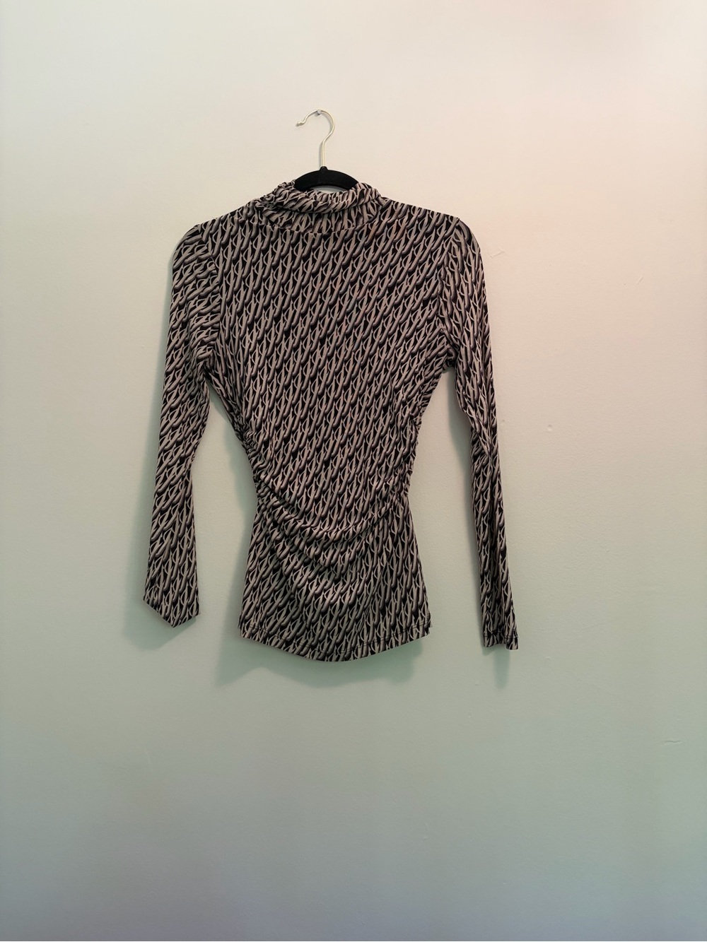 Cable & Gauge Long-Sleeve Printed Mock Neck Top in Black and White